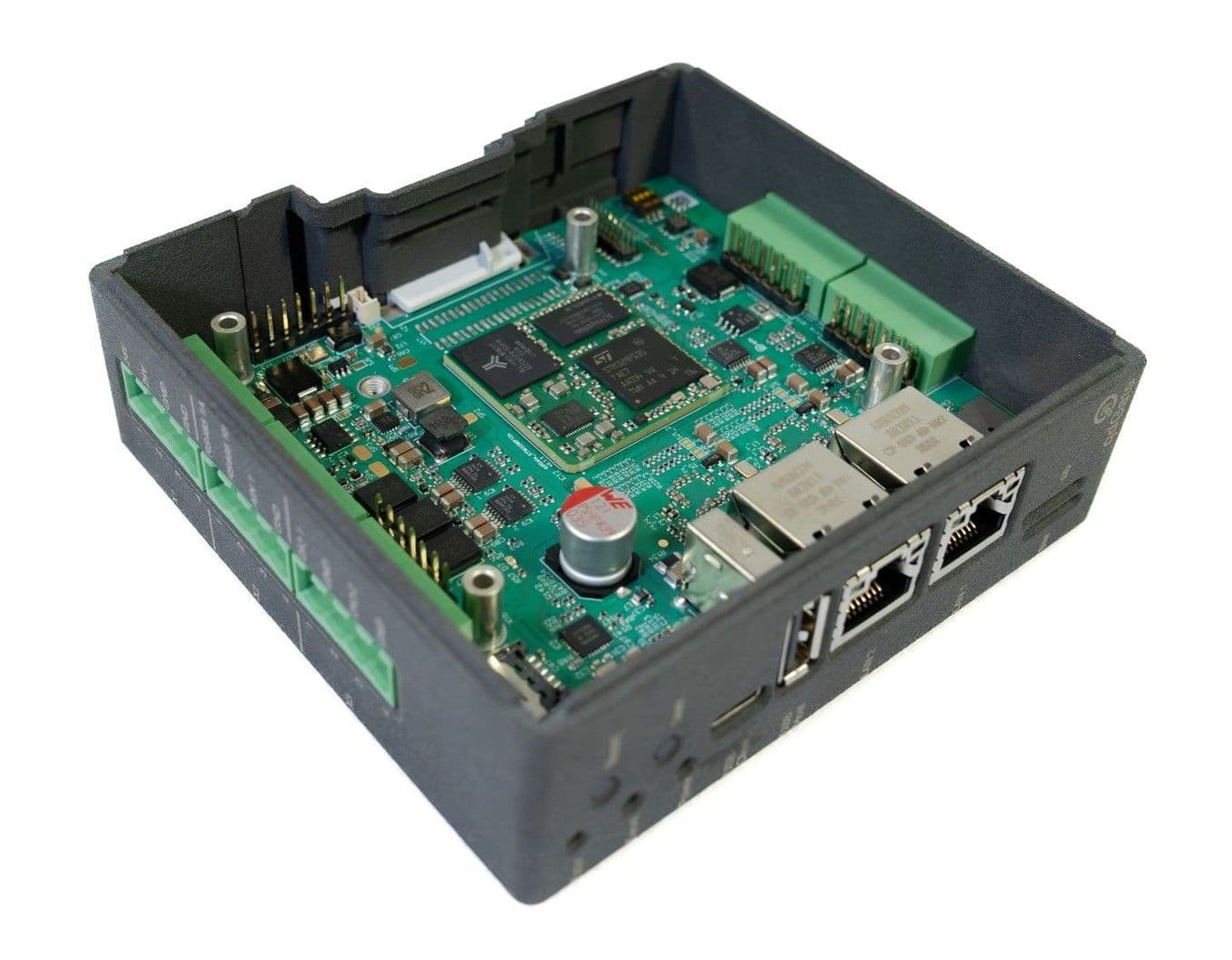 Opened qdGate without lid: the circuit board in the lower housing with plug-in terminals, LAN sockets and USB